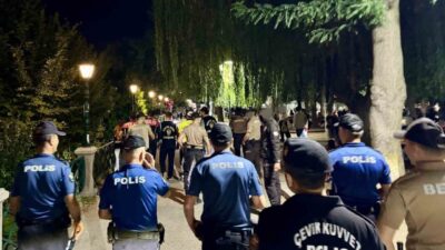 Eskişehir’de polis ekiplerince kentte bulunan tüm parklarda geniş kapsamlı bir