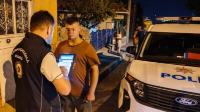 Eskişehir’de polis ekiplerince düzensiz göçle mücadele amacıyla denetim yapıldı. Edinilen