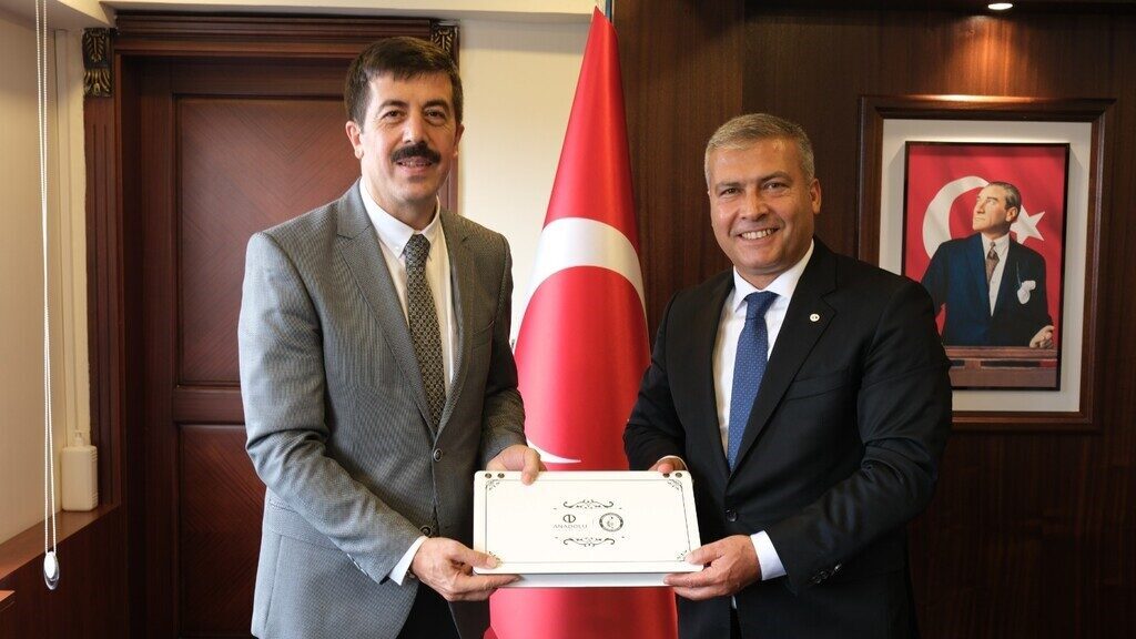 Rektör Adıgüzel, Afyon ve Kütahya’da üniversite ziyaretleri gerçekleştirdi Anadolu Üniversitesi Rektörü Prof. Dr. Yusuf Adıgüzel, Kütahya ve Afyon’da
