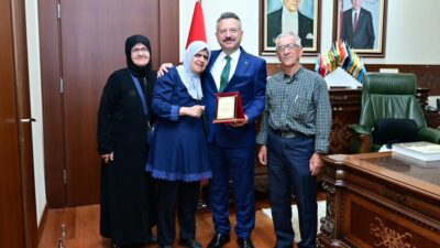 Şehit polis memuru Aziz Oray’ın ailesi, Eskişehir Valisi Hüseyin Aksoy’u