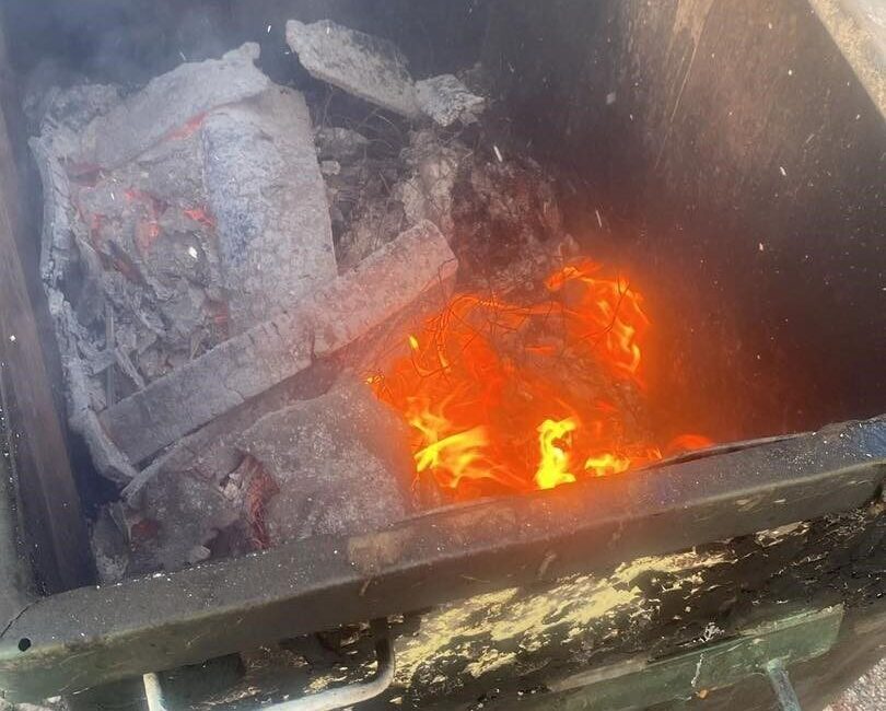 Bilecik’in Söğüt ilçesinde bir çöp konteynerinde ateş yakılması sonucu konteyner