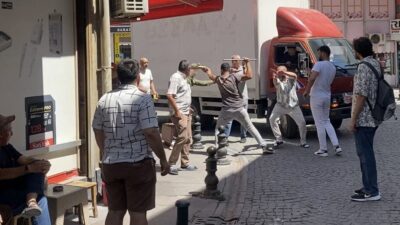 Eskişehir’de bir ara sokakta duraklayan kamyonun içerisindeki 2 şahıs ve