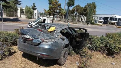 Eskişehir-Ankara karayolunda yaşanan kazada takla atan otomobilin içinde bulunan ve