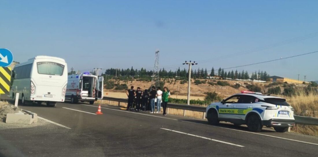 Kütahya’nın Tavşanlı ilçesinde seyir halindeki bir otomobilin takla atması sonucu