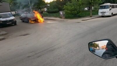 Eskişehir’de Tofaş marka aracın alev alev yanma anı, oradan geçen