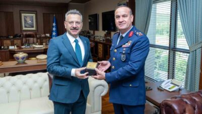 Eskişehir Valisi Hüseyin Aksoy, Hava Korgeneral Rafet Dalkıran’a iade-i ziyarette