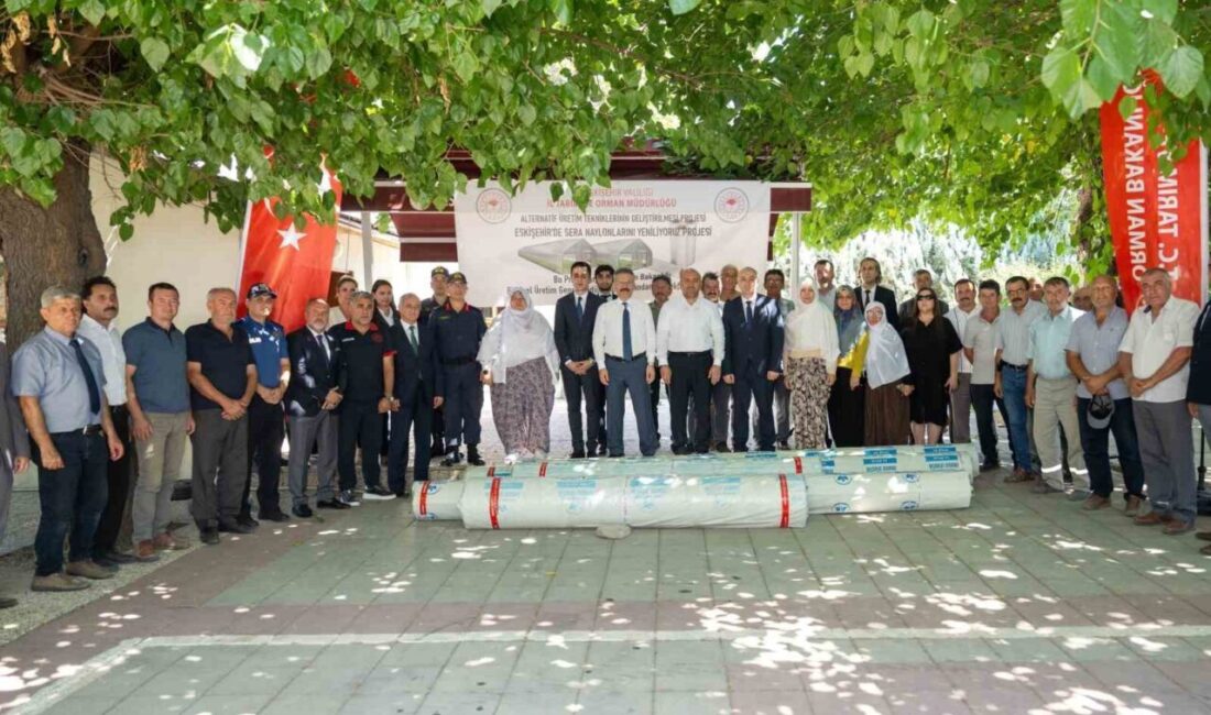 Eskişehir Valisi Hüseyin Aksoy, Mihalgazi ilçesinde düzenlenen Sera Örtüsü Teslim