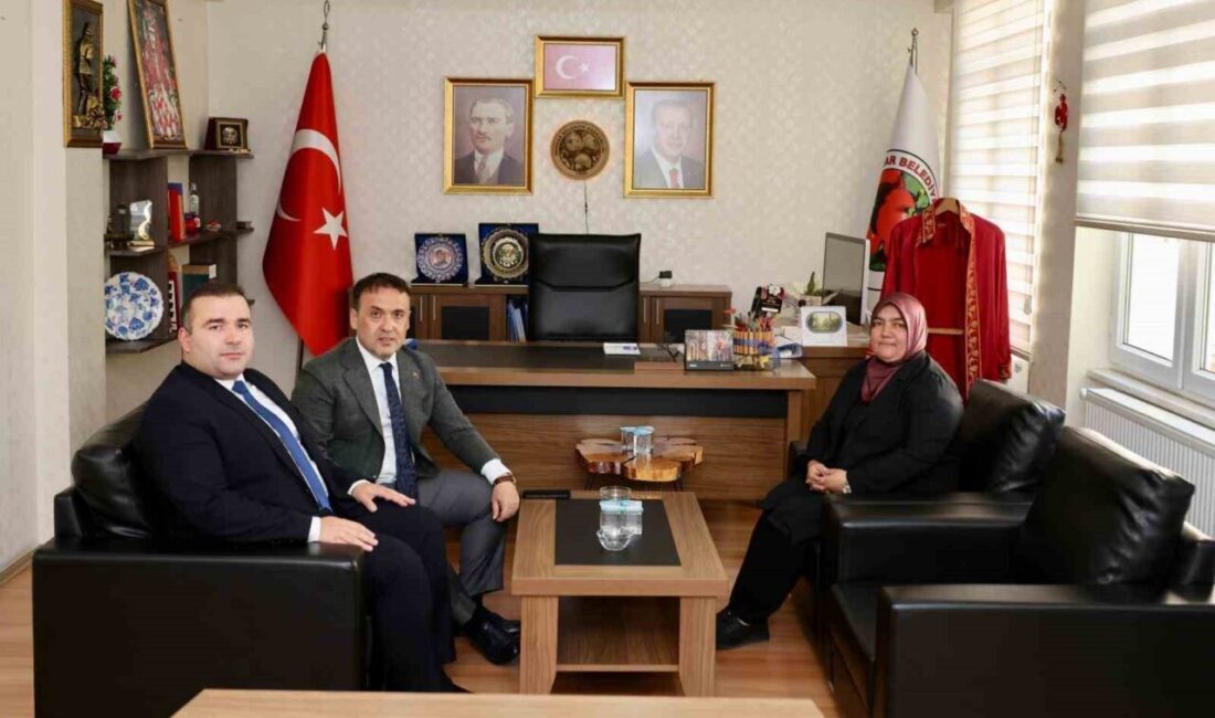 Vali Sözer İnhisar ’da kaymakamlık ve belediye ile iş birliği mesajı Bilecik Valisi Faik Oktay Sözer, İnhisar ilçesine gerçekleştirdiği ziyarette, Kaymakam
