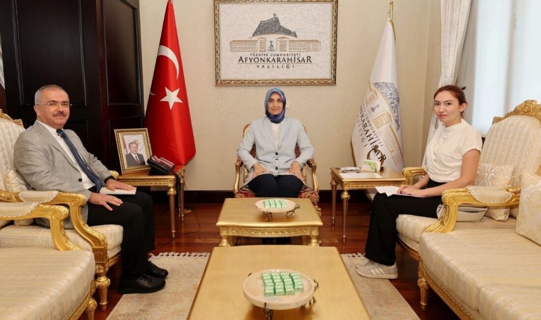 Afyonkarahisar Valisi Doç. Dr. Kübra Güran Yiğitbaşı, Şehit Mahmut Adıgüzel’in