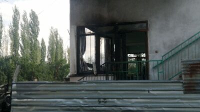 Isparta’nın Yalvaç ilçesi Hüyüklü Kasabası’nda bir evin avlusundaki kullanılmayan tandırda