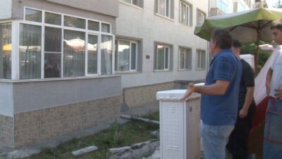 Eskişehir’in Akarbaşı Mahallesi’nde kurulan Çarşamba Pazarı (ÇARPA) esnafının kaldırıma park