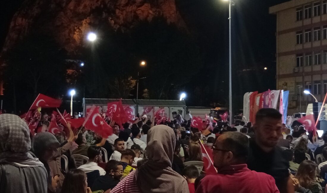 &nbsp; Afyonkarahisar’da vatandaşlar, Türkiye – Almanya basketbol final maçında A