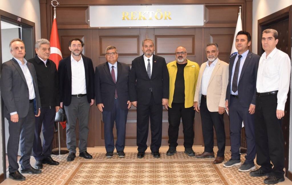 AFSÜ'nün yeni rektörü Prof. Dr. Aslan, fakülte dekanları ve daire