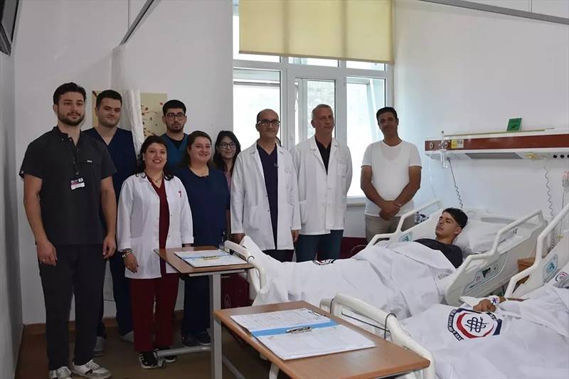 Göğüs duvarlarındaki içe çöküklük (pektus ekskavatum) nedeniyle kalplerinde ve akciğerlerinde