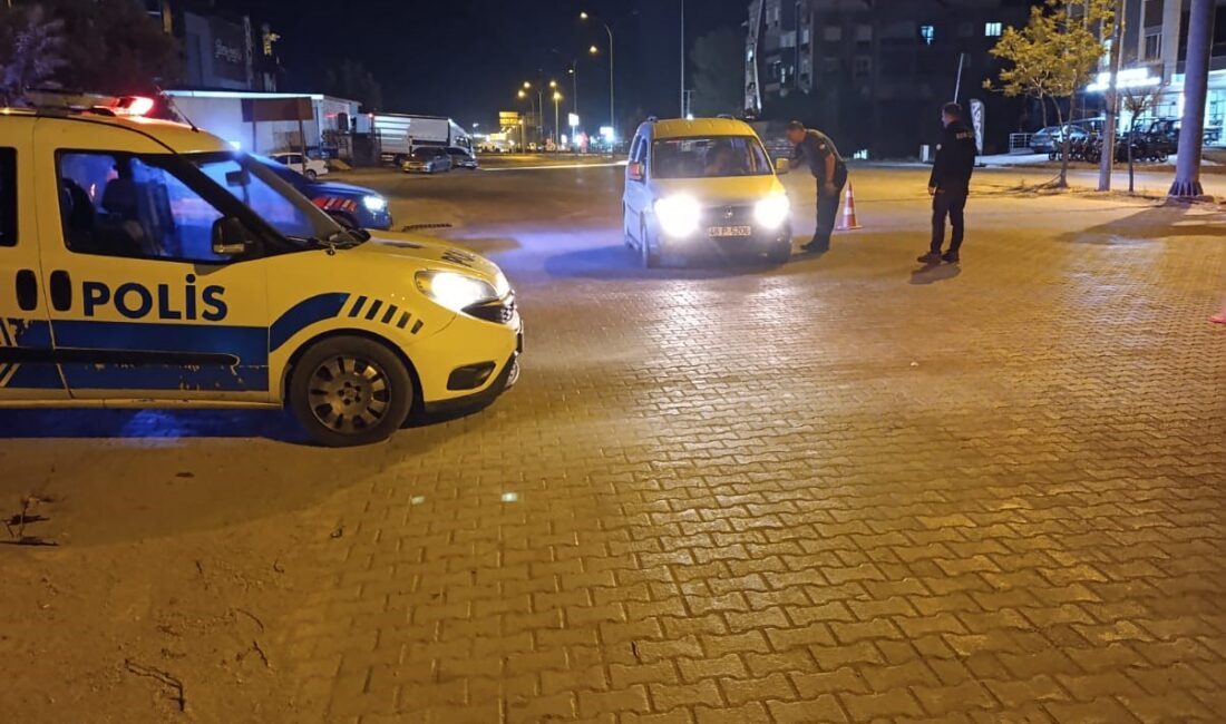 Dinar’da Polis ve Jandarmadan ORTAK HUZUR UYGULAMASI Dinar’da polis ve jandarma ekipleri tarafından geniş çaplı bir huzur