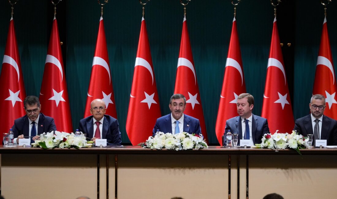 Cumhurbaşkanı Yardımcısı Yılmaz, 2026-2028 dönemini kapsayan Orta Vadeli Program'ı açıkladı.