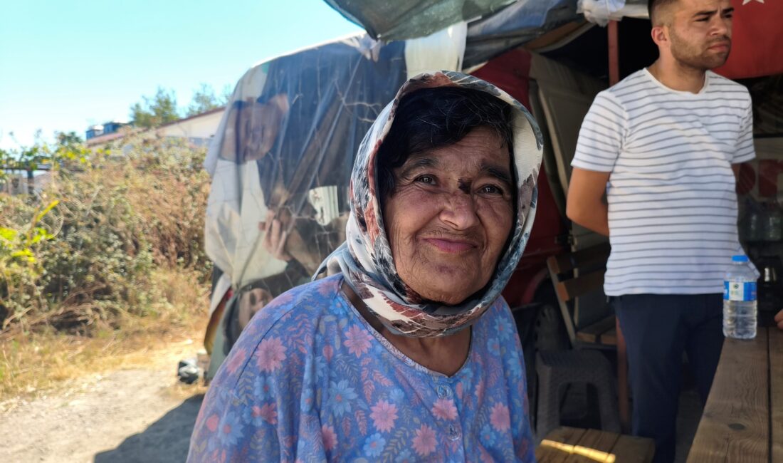 Son durakta otobüsten inmeyen kadın için şoförler seferber oldu Antalya’da halk otobüsü sürücüsü aracına yolcu olarak binen yaşlı kadının