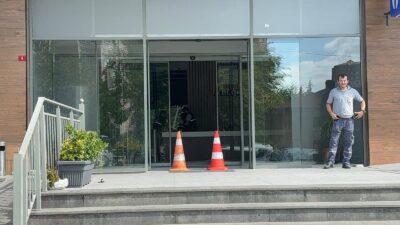 İstanbul’un Beylikdüzü ilçesinde bir kişi, boşanma aşamasında olduğu eşini pompalı