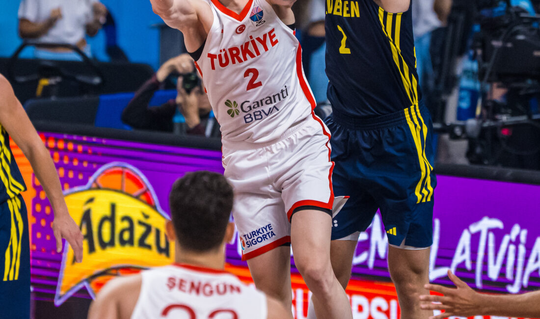 A Milli Erkek Basketbol Takımı, İsveç’i mağlup ederek çeyrek finale yükseldi FIBA 2025 Avrupa Basketbol Şampiyonası son 16 turunda Türkiye, Riga’da