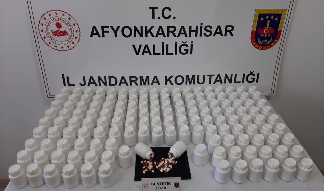 Afyonkarahisar İl Jandarma Komutanlığı görevlileri, uyuşturucu ile mücadelesini sürdürüyor. Bu