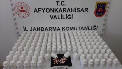 Afyonkarahisar İl Jandarma Komutanlığı görevlileri, uyuşturucu ile mücadelesini sürdürüyor. Bu