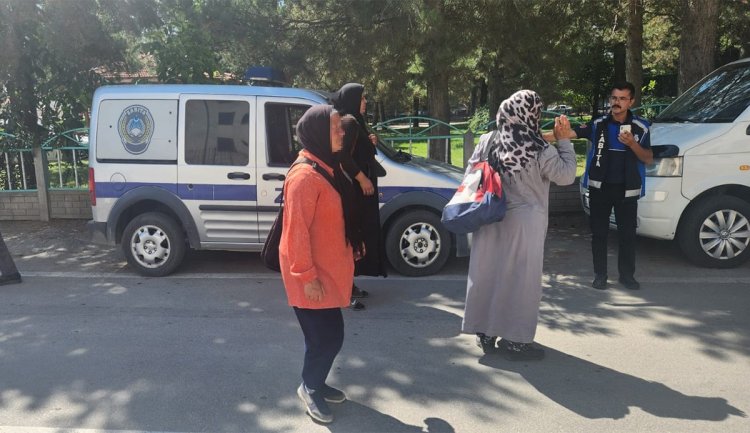 Şuhut’ta zabıtalardan dilencilere geçit yok Şuhut Belediyesi Zabıta Müdürlüğü ekipleri, ilçede dilencilere geçit vermiyor. Şuhut’ta