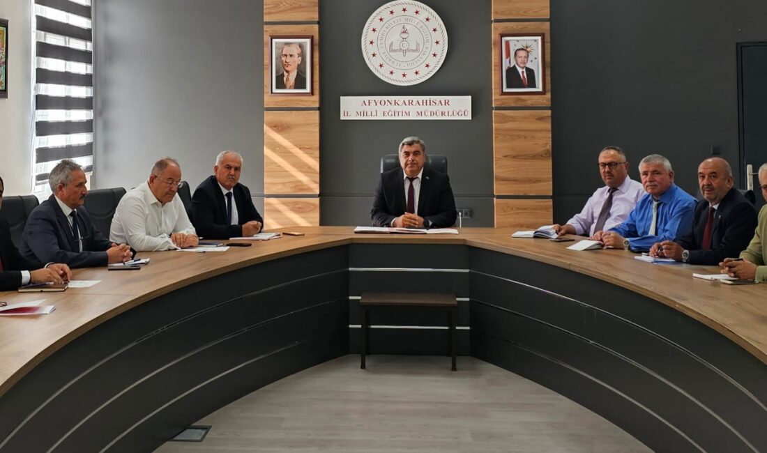 Afyonkarahisar’da 2025-2026 eğitim öğretim yılı hazırlıklarının ele alındığı değerlendirme toplantısı