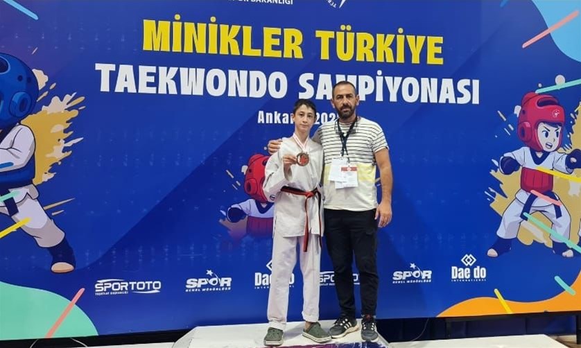 Ankara’da düzenlenen Minikler Türkiye Taekwondo Şampiyonası’nda Afyonkarahisar’ı temsil eden Abdullah