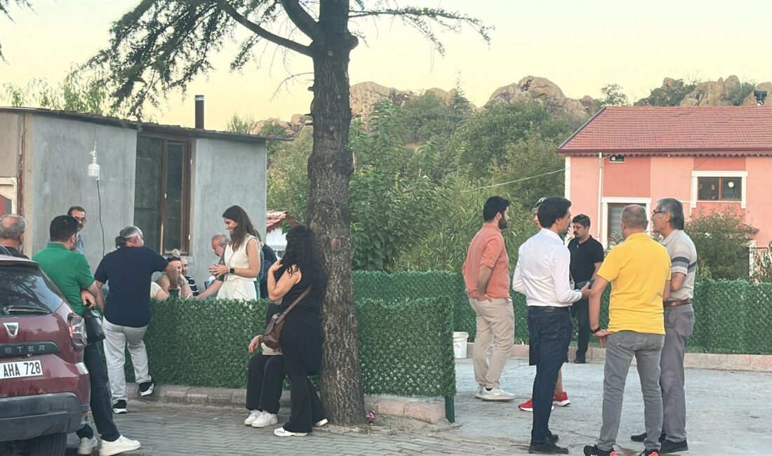 Cumhuriyet Halk Partisi (CHP) Merkez İlçe Başkanlığı, oy kullanmak isteyen