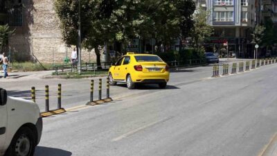 Eskişehir’de Atatürk Caddesi ve Ercan Sokak kesişiminden duba konulmadığı için