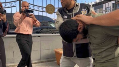 Eskişehir’de eşini sokak ortasında uzun süre döven şahıs, polis merkezindeki