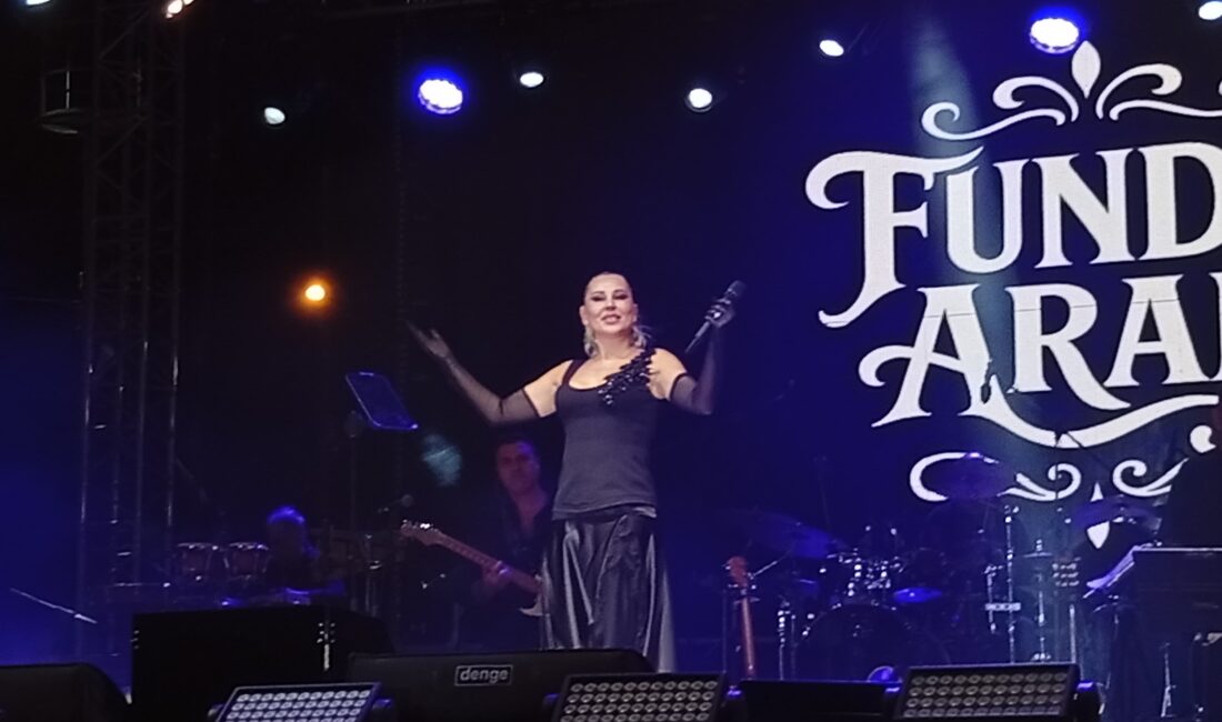 Afyonkarahisar’da bu yıl 8’incisi düzenlenen MotoFest, son gününde Funda Arar