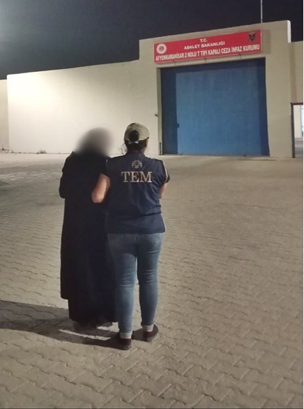 Afyonkarahisar’da emniyet ekipleri, FETÖ/PDY Terör Örgütü içerisinde sözde bayan yapılanmasında