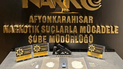 Afyonkarahisar İl Emniyet Müdürlüğü görevlileri, sokak satıcılarına yönelik çalışmalar gerçekleştirdi.