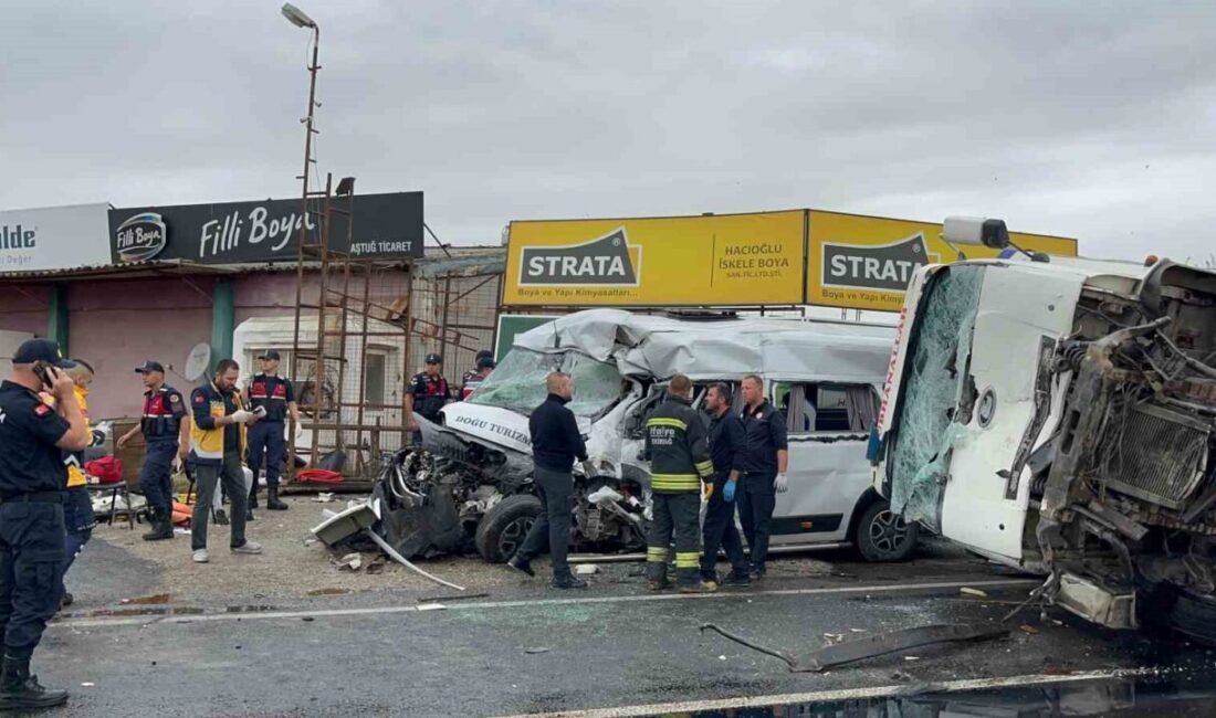 Tekirdağ’ın Ergene ilçesinde kamyon ile işçi servisinin kafa kafaya çarpıştığı
