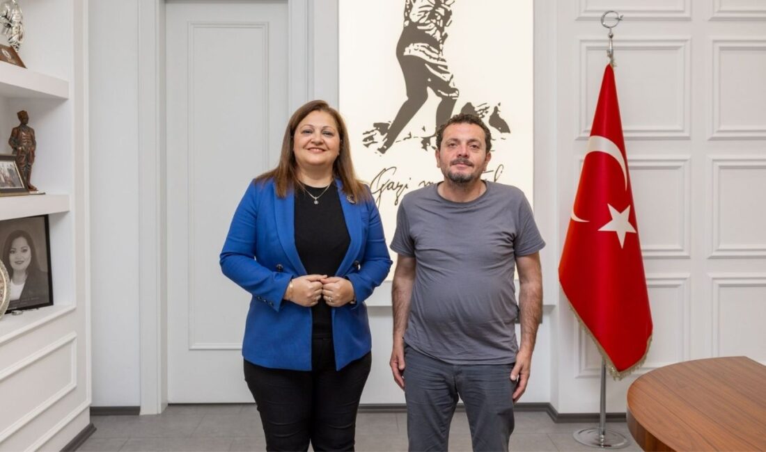 Başkan Köksal, Muhtar Ayar’ı makamında ağırladı Afyonkarahisar Belediye Başkanı Burcu Köksal, Bolvadin Kaymaz Mahallesi Muhtarı Mustafa