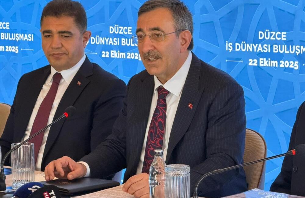 ‘Toplam ekonomik büyüklüğümüzün 1,5 trilyon doları aşmasını bekliyoruz’ Düzce’de iş insanlarıyla bir araya gelen Cumhurbaşkanı Yardımcısı Cevdet Yılmaz,