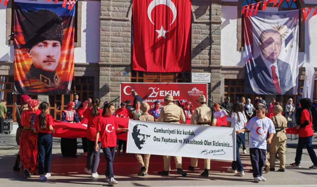 Cumhuriyetin 102’nci yılı coşkuyla ve gururla kutlandı Türkiye Cumhuriyeti'nin kuruluşunun 102. yılı dolayısıyla Cumhuriyet'in kazanıldığı topraklar olan