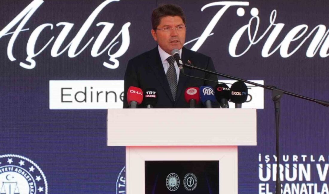 Adalet Bakanı Tunç: “Selimiye’nin gölgesinden İsrail’i lanetliyorum” Adalet Bakanı Yılmaz Tunç, İsrail karşısında uluslararası kuruluşların etkisiz kaldığını