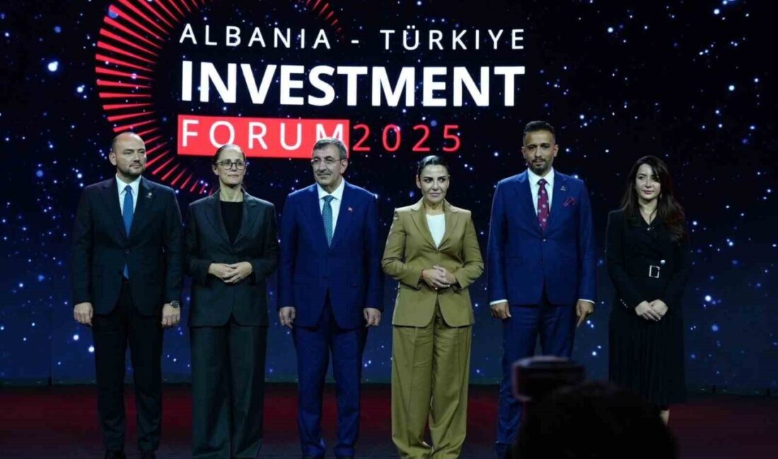 Cumhurbaşkanı Yardımcısı Yılmaz: “Arnavutluk’la ikili ticaret hacmimizi 2 milyar dolar seviyesine yükseltmeyi hedefliyoruz” Cumhurbaşkanı Yardımcısı Cevdet Yılmaz, Tiran’da düzenlenen Türkiye-Arnavutluk Yatırım Forumu’nda, “Yakın