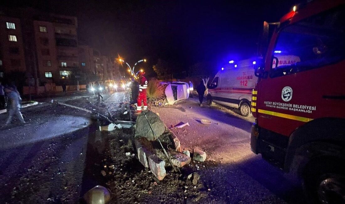 Dörtyol’da aydınlatma direğine çarpan otomobilin sürücüsü yaralandı Hatay’da aydınlatma direğine çarparak takla atan otomobilin sürücüsü yaralandı. Kaza;