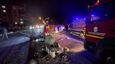 Hatay’da aydınlatma direğine çarparak takla atan otomobilin sürücüsü yaralandı. Kaza;