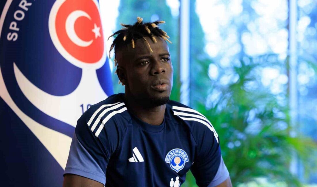 Kasımpaşa’nın Senegalli santrforu Pape Habib Gueye, Süper Lig’de Victor Osimhen,