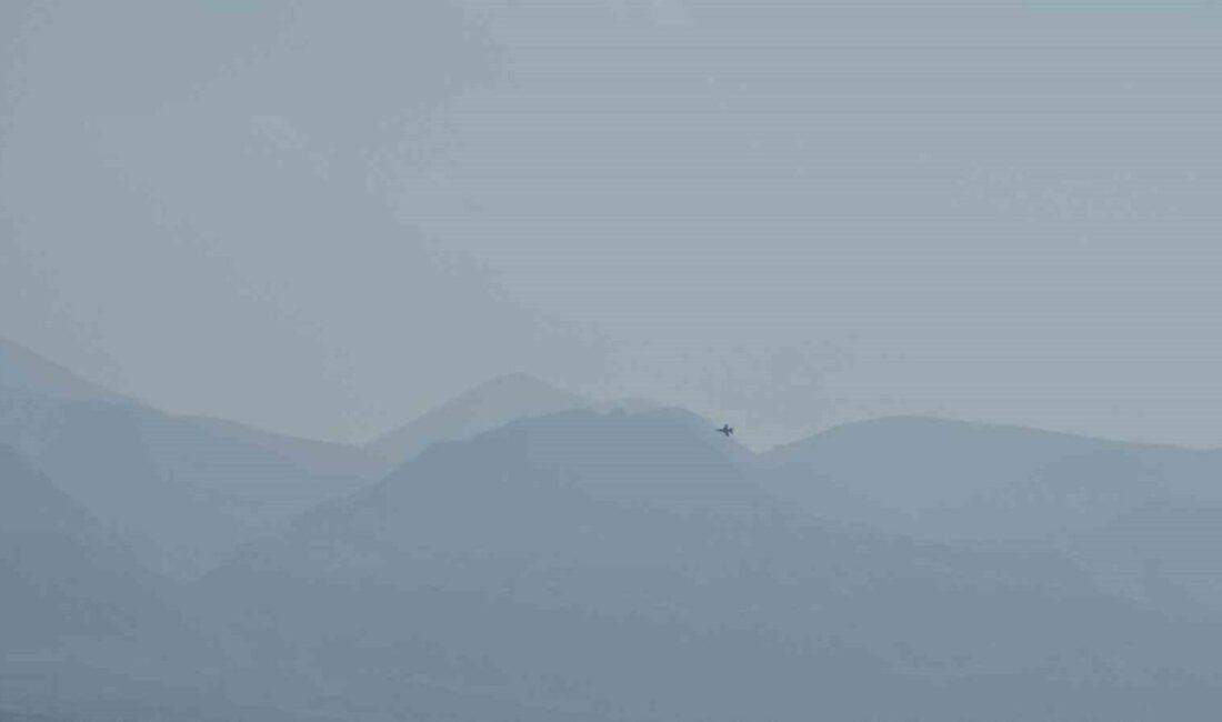 SOLOTÜRK ekibi, cumartesi günü Kayseri’de yapacağı gösteri öncesi prova uçuşu