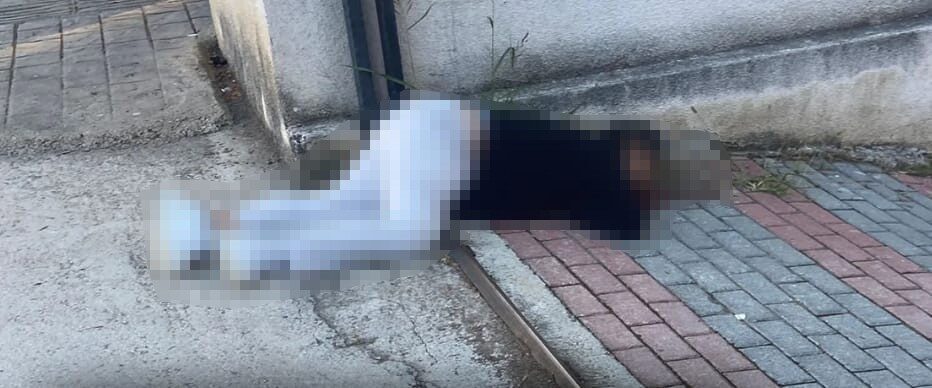 Yalova’da eşini sokak ortasında öldürdü Yalova’nın Altınova ilçesinde sabah saatlerinde meydana gelen silahlı saldırıda bir