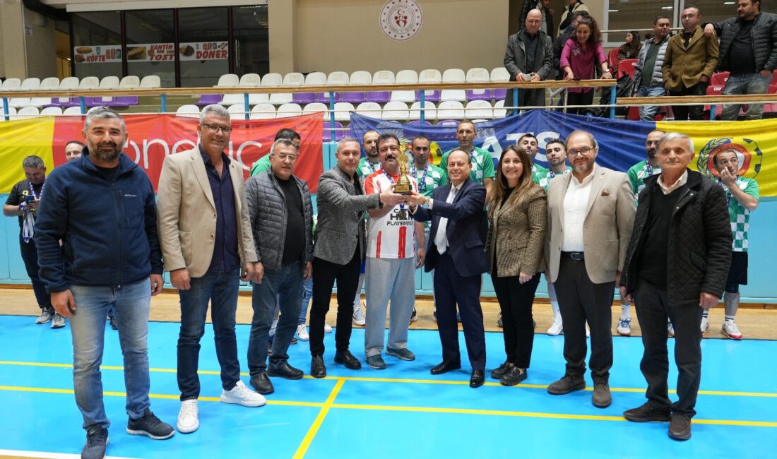 'Aile' temasıyla düzenlenen 19. ATSO Spor Oyunları kapsamında gerçekleşen voleybol