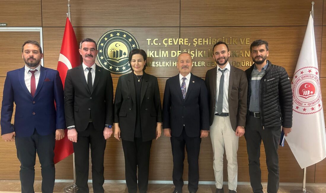 Milliyetçi Hareket Partisi (MHP) Afyonkarahisar Milletvekili Mehmet Taytak bir grup
