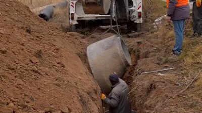 Bolvadin ilçesinde uzun yıllardır çözülemeyen yağmur suyu hattı sorunu, belediyenin