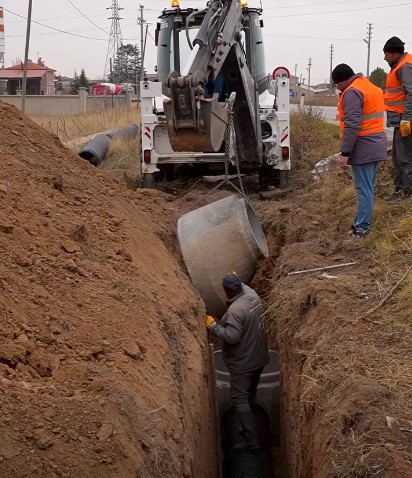 Bolvadin ilçesinde uzun yıllardır çözülemeyen yağmur suyu hattı sorunu, belediyenin
