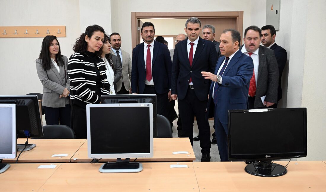 Afyon Kocatepe Üniversitesi (AKÜ) Rektörü Prof. Dr. Mehmet Karakaş, AKÜ